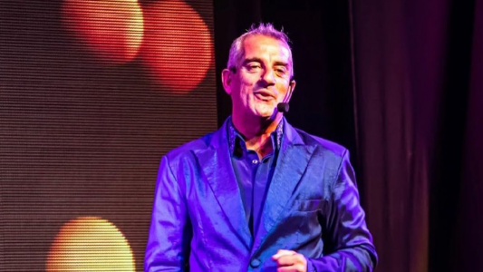 Omar Suárez criticó el regreso del fútbol y anunció su nuevo espectáculo para Carlos Paz