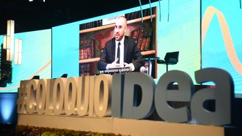 Guzmán en el Coloquio de IDEA: No vamos a hacer ningún salto devaluatorio