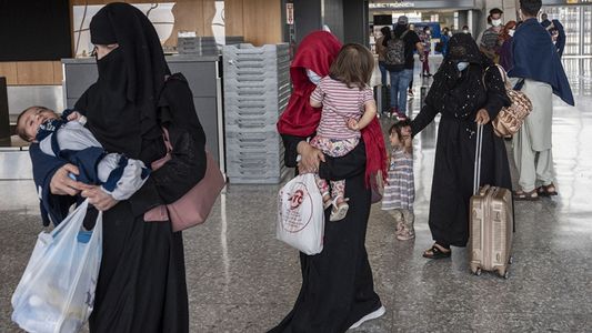 Afganistán: los Talibanes tomaron medidas contra las mujeres y asesinaron a un cantante