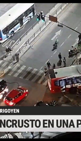 Un colectivo se incrustó en una pizzería tras un choque