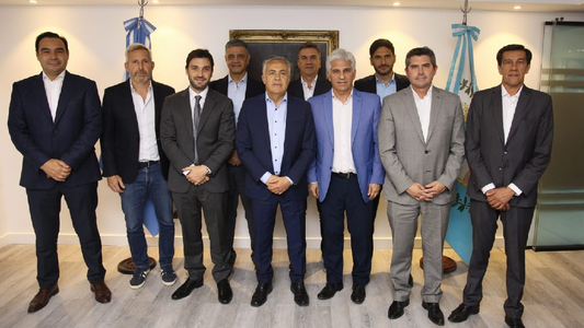 El Gobierno negocia con gobernadores de Juntos por el Cambio el apoyo a la Ley Ómnibus