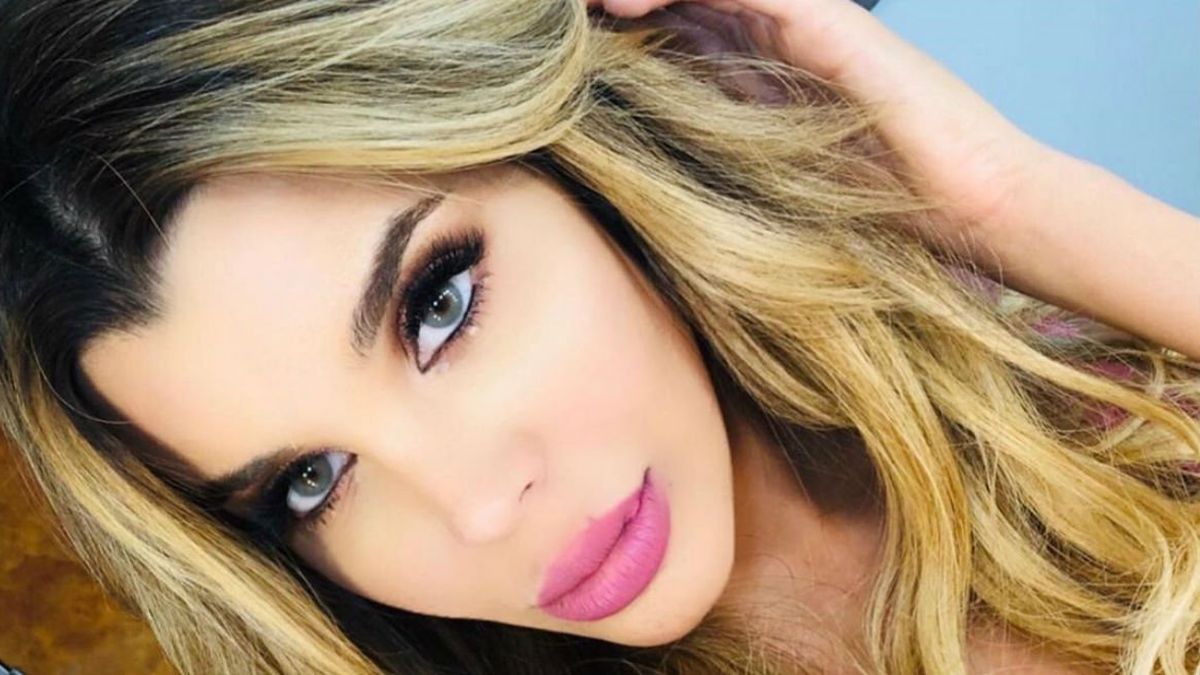 -Charlotte Caniggia-