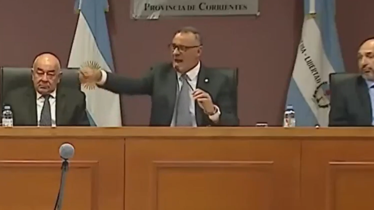 El momento en que echaron a Cositorto de la sala.