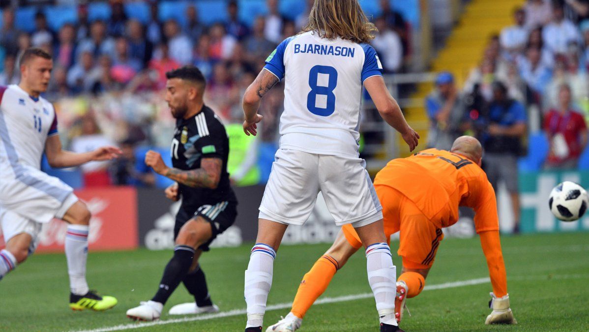 Baldazo islandés: Finnbogason empató el partido