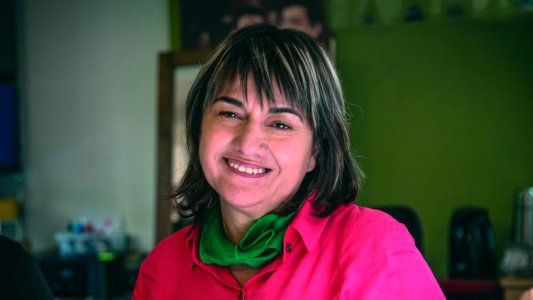 De diputada a barrendera en Once: la historia de la militante de izquierda que llegó al Congreso y ahora limpia el tren Sarmiento