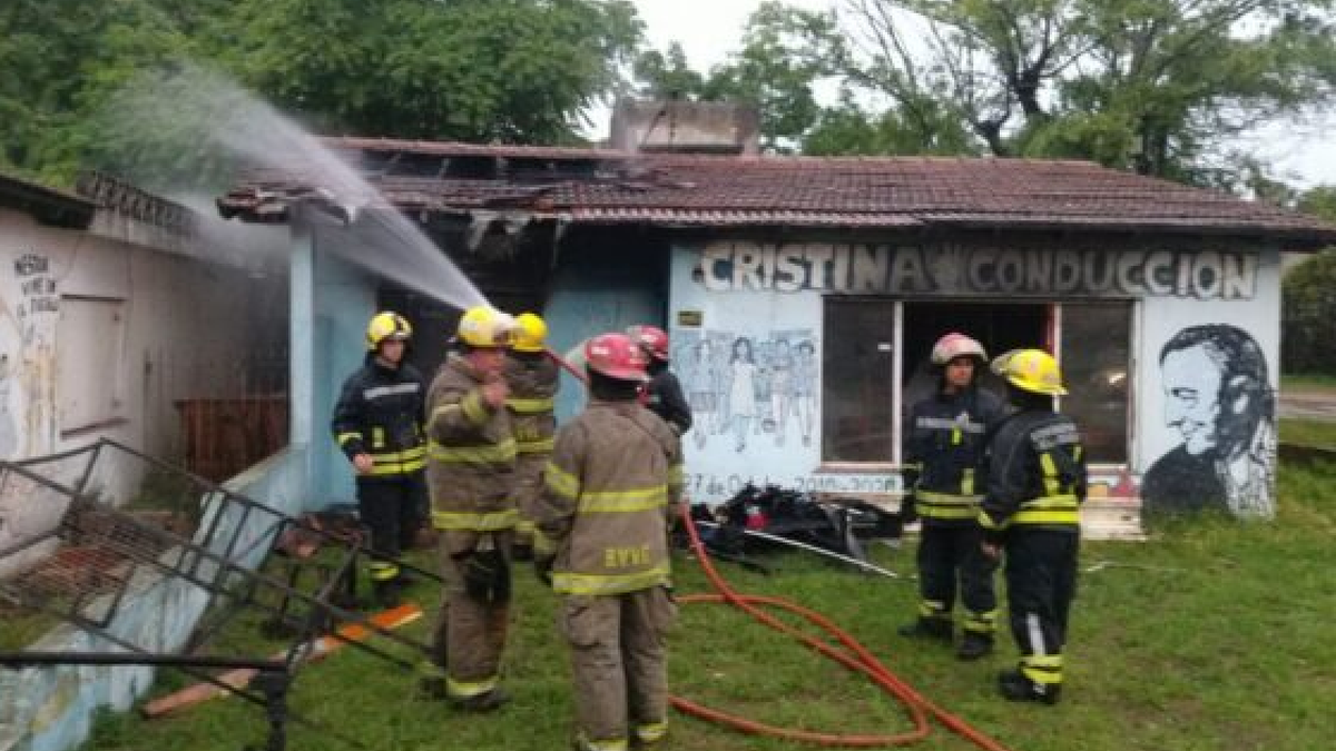 Incendiaron un local militante de nuevo encuentro en Villa Gesell. (Foto: gentileza Nuevo Encuentro)