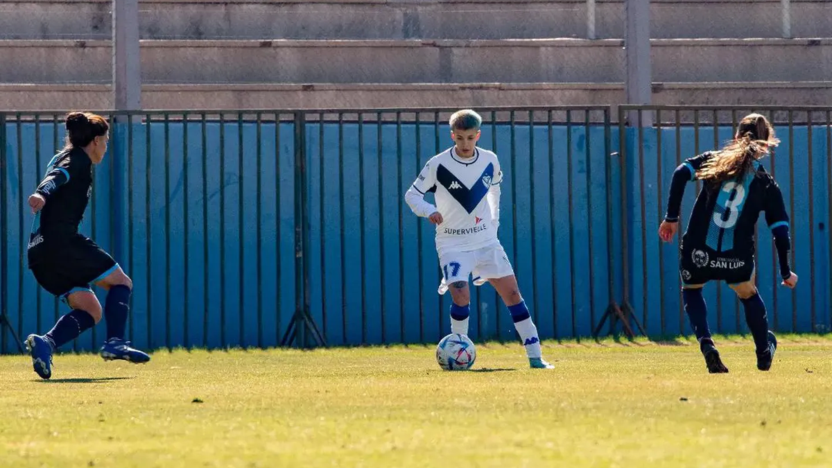 Nico Álvarez juega hace más de diez años en torneos de AFA. Vélez es el primer equipo en el que se presenta con su identidad masculina. (Foto: Prensa Vélez - Instagram Nico Álvarez) Nico Álvarez juega hace más de diez años en torneos de AFA. Vélez es el primer equipo en el que se presenta con su identidad masculina. (Foto: Prensa Vélez - Instagram Nico Álvarez)