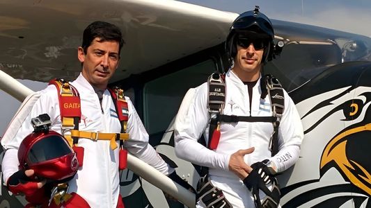 Dos argentinos saltaron desde la estratosfera a 300 km/h y alcanzaron un récord mundial