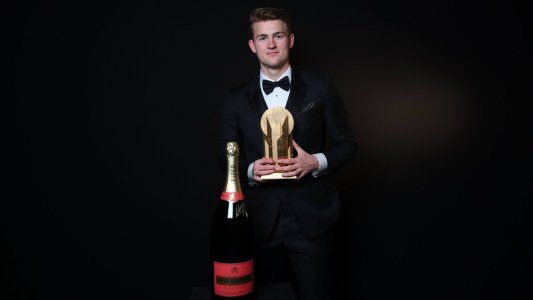 De Ligt obtuvo el premio Kopa a mejor futbolista Sub-21 del mundo