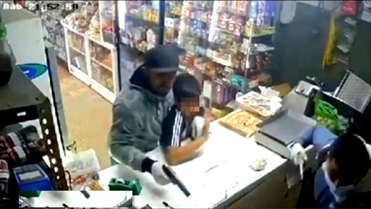 Violento robo en Córdoba: entraron a un almacén, tomaron de rehén a un nene y abusaron de dos mujeres