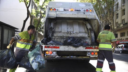 El Gobierno de la Ciudad presiona a las empresas de recolección por la basura en las calles