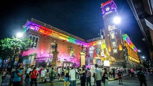 La Noche de los Museos y otra edición histórica: una multitud de personas en movimiento por las calles de Buenos Aires