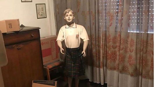 Emboscaron a un pedófilo que tenía en su bunker hasta un maniquí de un niño con uniforme