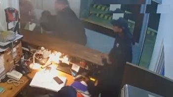 Dramático: su bebé no respiraba, lo llevaron a los bomberos y lo que pasó sorprendió a todos