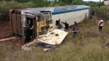 Tragedia en Misiones: volcó un micro en la Ruta 14, hay 7 muertos y varios heridos