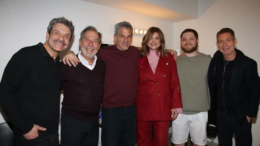 Noche de famosos, risas y aplausos: así fue la función de prensa de Con la nuestra