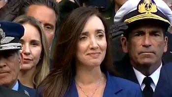 Video: Villarruel se emocionó y se abrazó con Milei al recordar a su padre en el acto de Malvinas