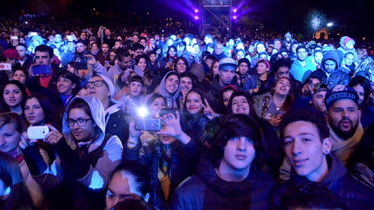 El objetivo de esta asistencia es igualar las oportunidades en el acceso a contenidos y experiencias culturales a más de 1.5 millones de jóvenes argentinas y argentinos.