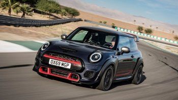 Llegó el MINI John Cooper Works GP: ¡A un precio astronómico de casi 80.000 dólares!
