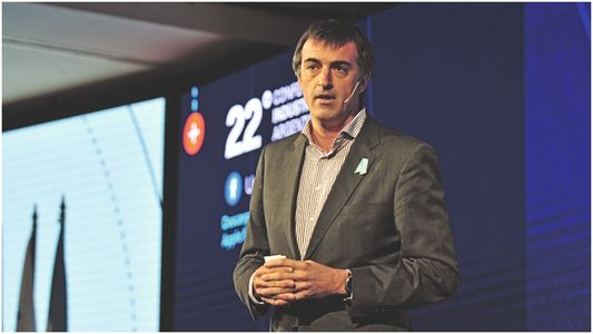 Esteban Bullrich viajó por un tratamiento de salud y quedó varado