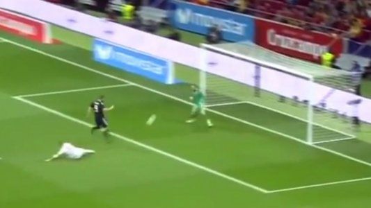 Argentina-España: el video del gol que se perdió Gonzalo Higuaín solo frente al arco