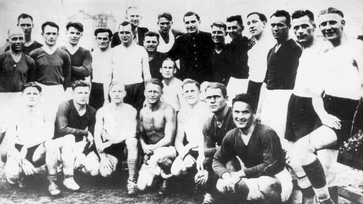 Los jugadores del FC Start que vencieron a los soldados nazis en 1942.