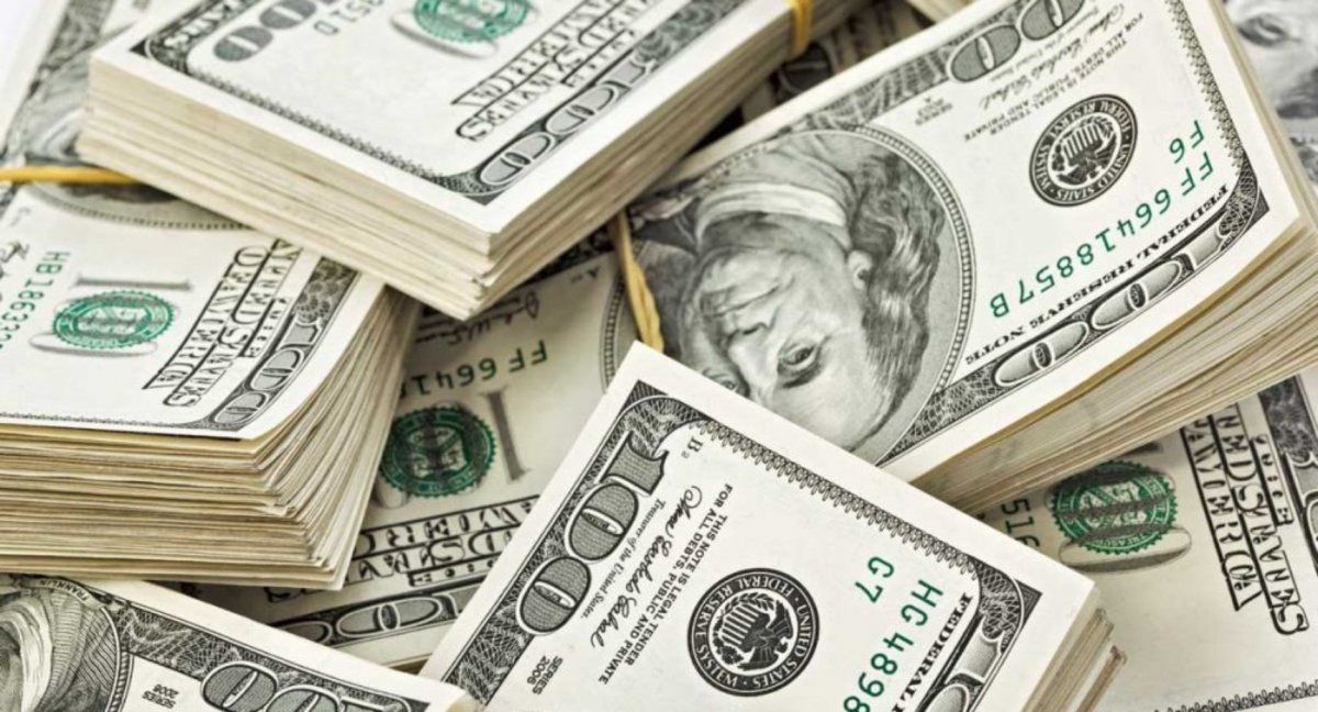 El Banco Central convalida una suba de tasas de 10 puntos hasta el 74% para frenar a un dólar que pasó los $60