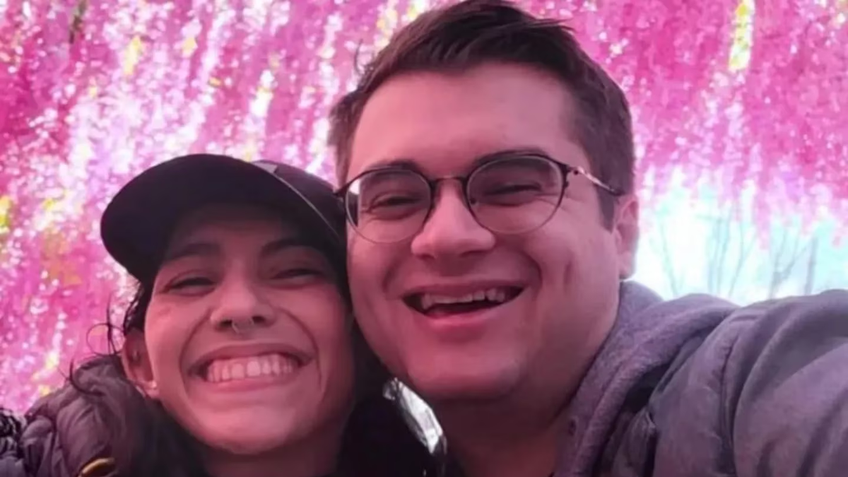 El amor sin barreras: la historia detr&aacute;s del &aacute;lbum de fotos de las siamesas influencers con su novio Daniel