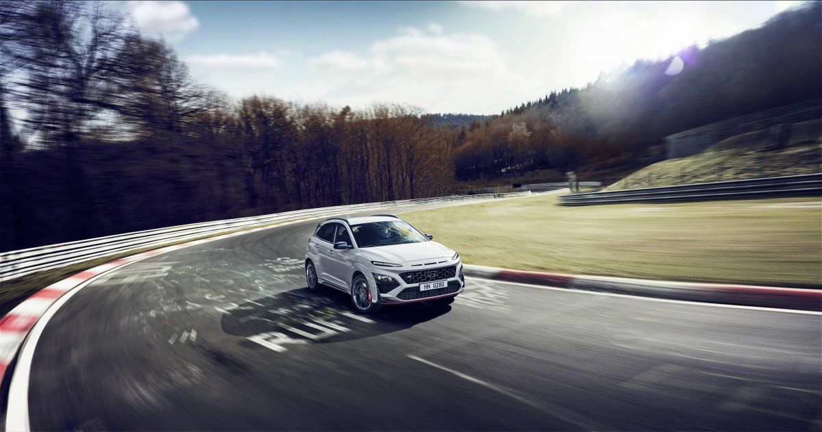Con el motor 2.0 T-GDI el nuevo Hyundai Kona N ofrece las mejores prestaciones mediante la aplicación de relaciones de cambio específicas. La unidad de control de la transmisión está calibrada para las variantes N