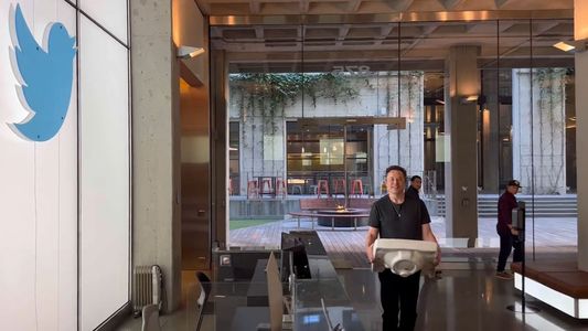 Elon Musk confirmó su compra de Twitter con una carta