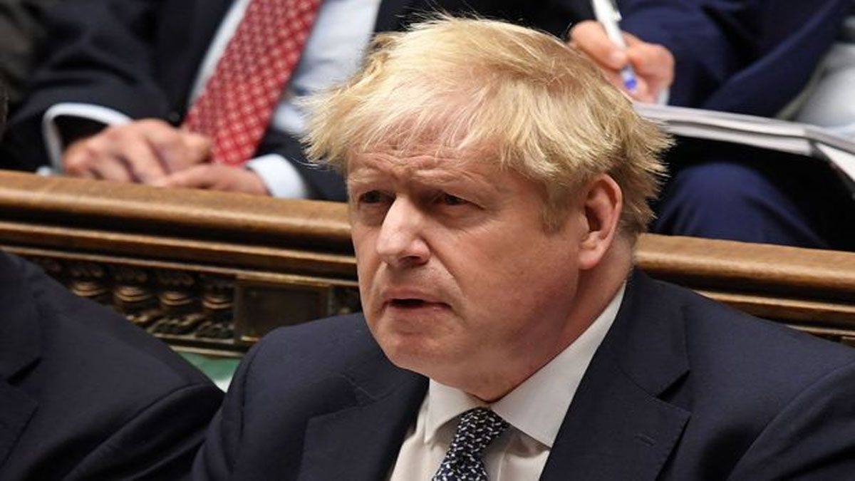 La oposición acusa a Boris Johnson y a su ministro de transporte por no saber manejar el conflicto ferroviario (Foto: Archivo)