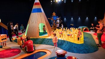 Con su magia y colores, el Paseo Navideño llega a la Ciudad