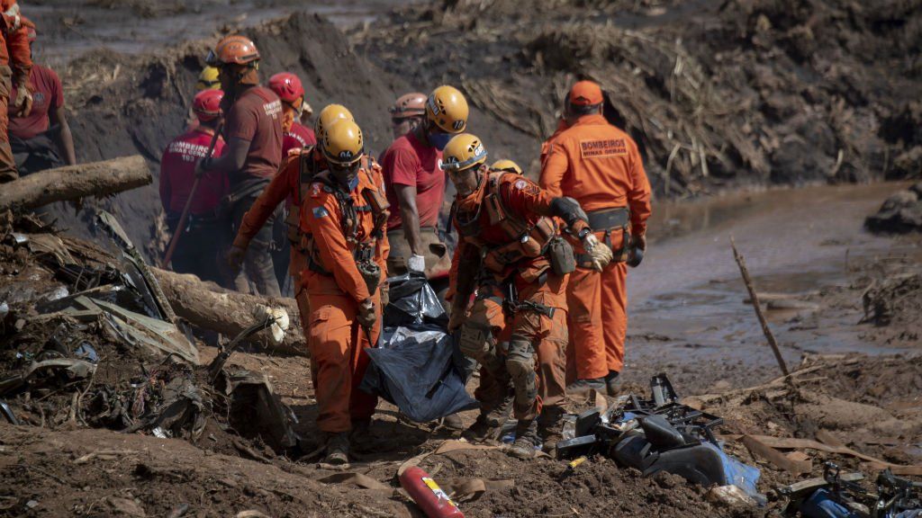 El momento exacto en que desbordó la represa de la minera Vale, una tragedia que ya le costó la vida a 110 personas
