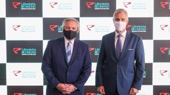 El presidente de la Nación, Alberto Fernández, junto a Marcelo Figueiras, presidente de Laboratorios Richmond, en una visita a la planta, en febrero de 2020. El presidente de la Nación, Alberto Fernández, junto a Marcelo Figueiras, presidente de Laboratorios Richmond, en una visita a la planta, en febrero de 2020.