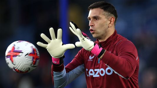 ¡Bombazo! Un gigante europeo hizo una importante oferta por el Dibu Martínez