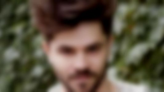 Actor se lanza como cantante solista