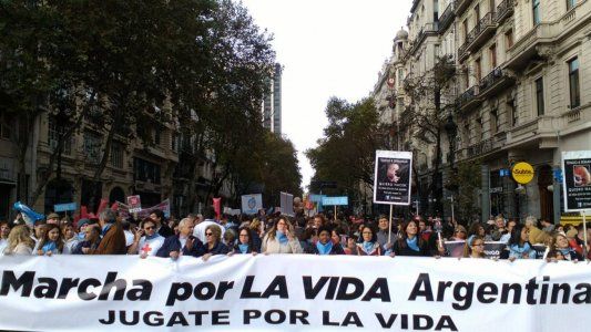 Miles de personas marcharon al Congreso en contra de la despenalización del aborto