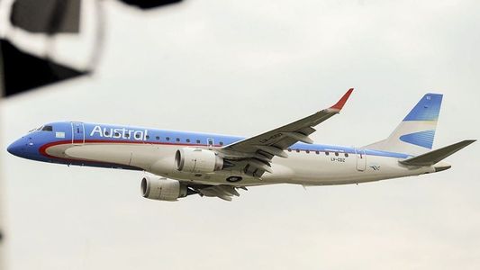 Un asistente de vuelo reveló que significa cada sonido que se escucha en el avión durante un vuelo