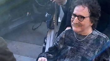 El improvisado encuentro de Charly García con sus fans mientras prepara la salida de su nuevo disco