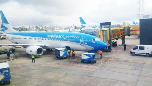 Conflicto en Aerolíneas: el Gobierno abre el mercado aéreo para tripulaciones y aeronaves extranjeras