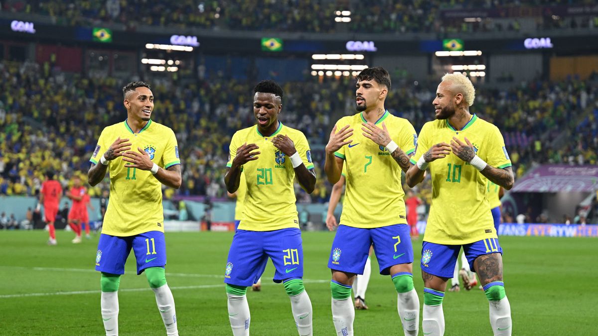 Brasil le gana 2-0 a Corea. 