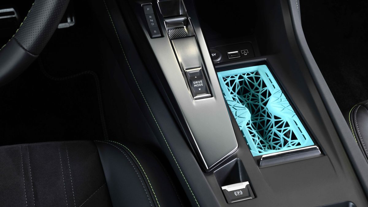 Peugeot utiliza una nueva tecnología de impresión 3D para presentar accesorios en el reciente 308. Disponible en la tienda Peugeot Lifestyle en Francia