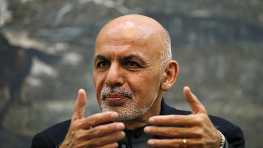 Los talibanes ganaron, dijo el presidente afgano tras abandonar el país