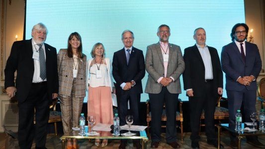 El ministro Andrés Ibarra vivió un complicado momento en una presentación sobre equidad de género