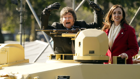 Javier Milei encabezará la entrega de sables y despachos a la cúpula de las Fuerzas Armadas