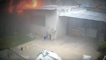 Perdí todo, no me quedó ni una herramienta: el dramático testimonio del dueño del taller incendiado en Tres de Febrero