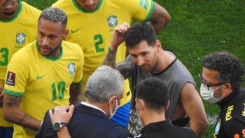 Por qué Messi usó una pechera de fotógrafo en el escándalo contra Brasil