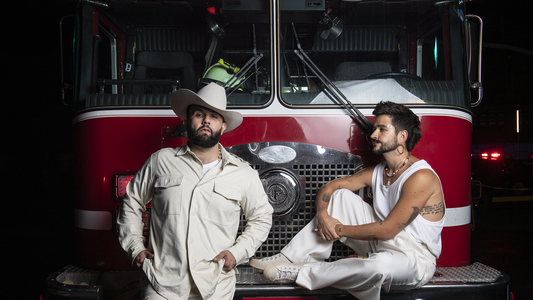 Carin León estrena su nuevo disco titulado Colmillo de Leche