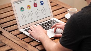 Nómades digitales: desde Argencon le reclamaron al Gobierno que, además de atraer nómades extranjeros, deberían generar condiciones para que los talentos locales no se vayan del país. Nómades digitales: desde Argencon le reclamaron al Gobierno que, además de atraer nómades extranjeros, deberían generar condiciones para que los talentos locales no se vayan del país.