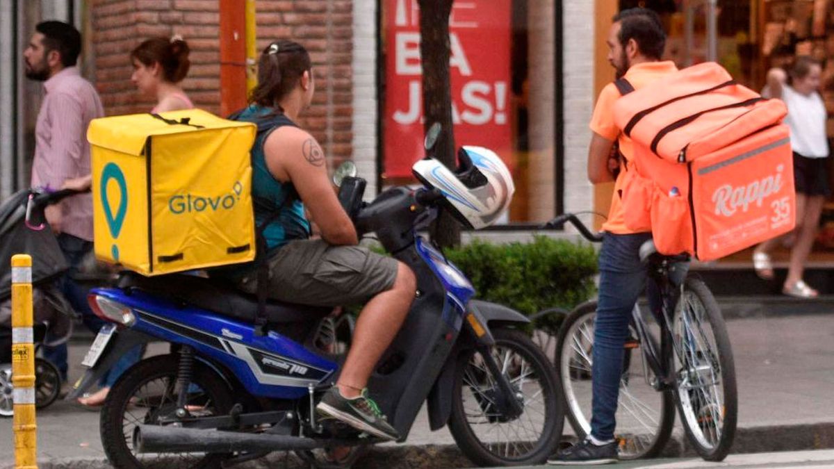 Pidió comida, se enamoró del delivery y salió todo mal